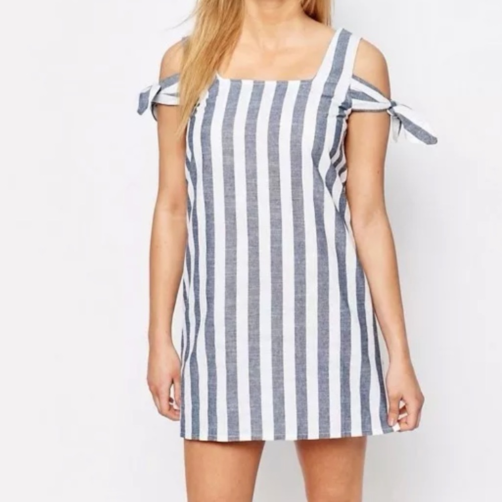 BooHoo • Striped Off The Shoulder Shift Dress • 10